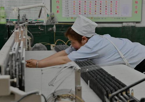 紡織車間“火爐”之謎 女職工汗如雨下，空調為何成奢望？